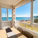 Spanish Connection - Oasis Apartmán *